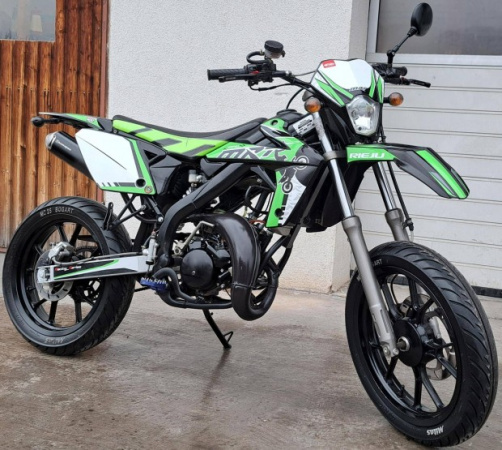 AM kategóriás e-learning elmélettel, teljes tanfolyam és vizsgadíj